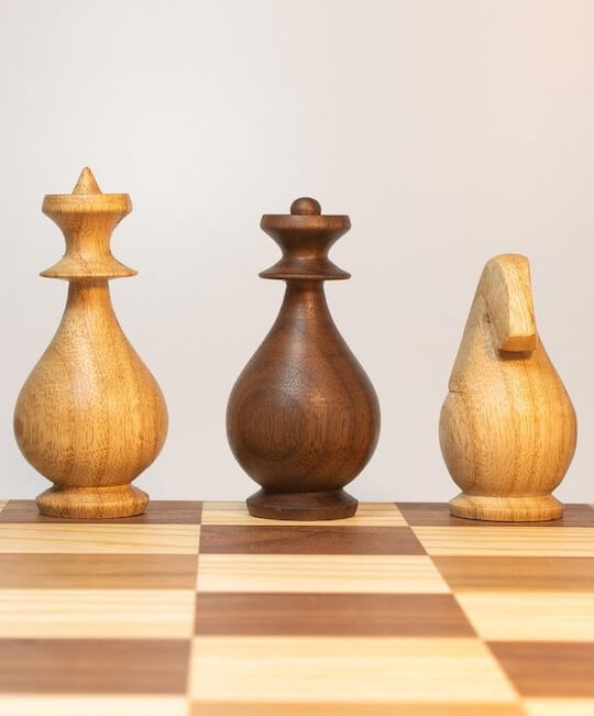 Шахматы ручной работы из дерева