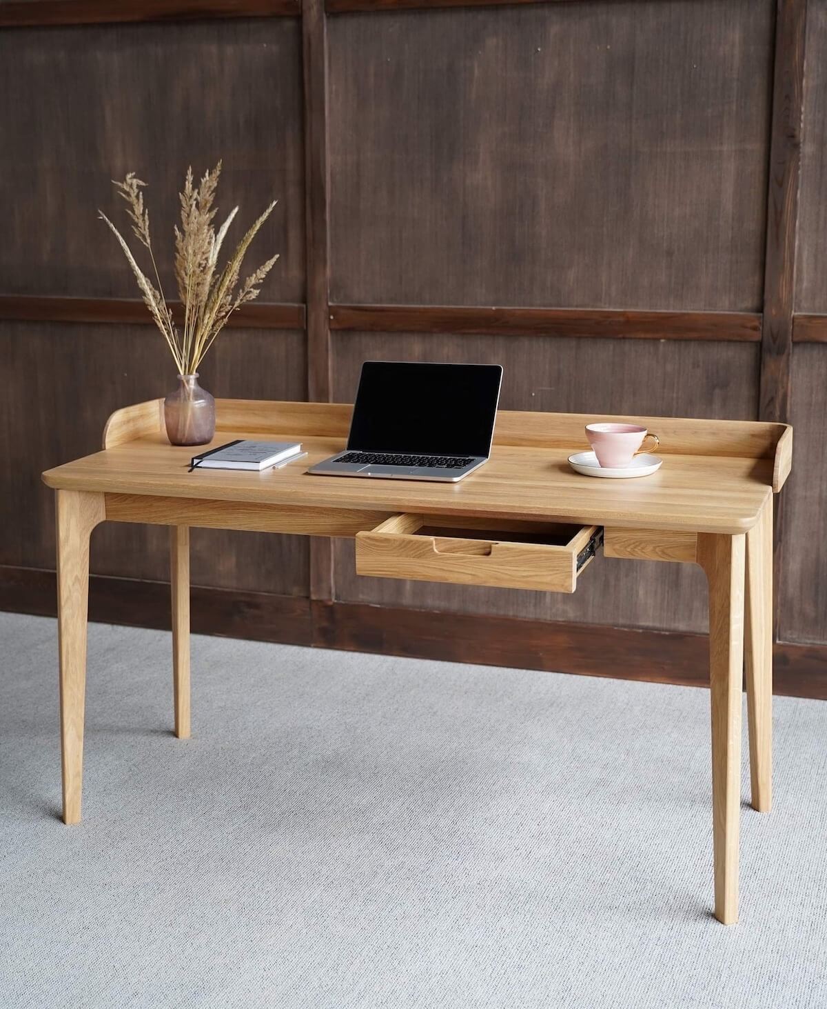 Дизайнерские столы из массива дерева